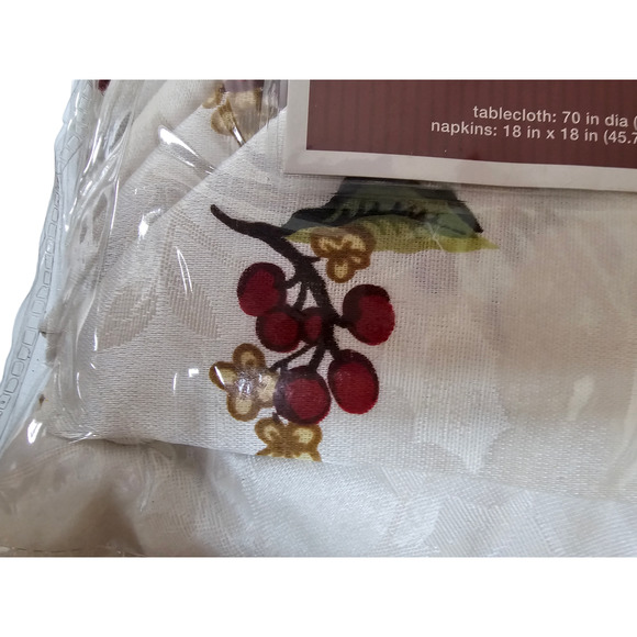 Classic Tidings 9 Piece Tablecloth and Napkins Set Berry Design 70" Round - Picture 5 of 7